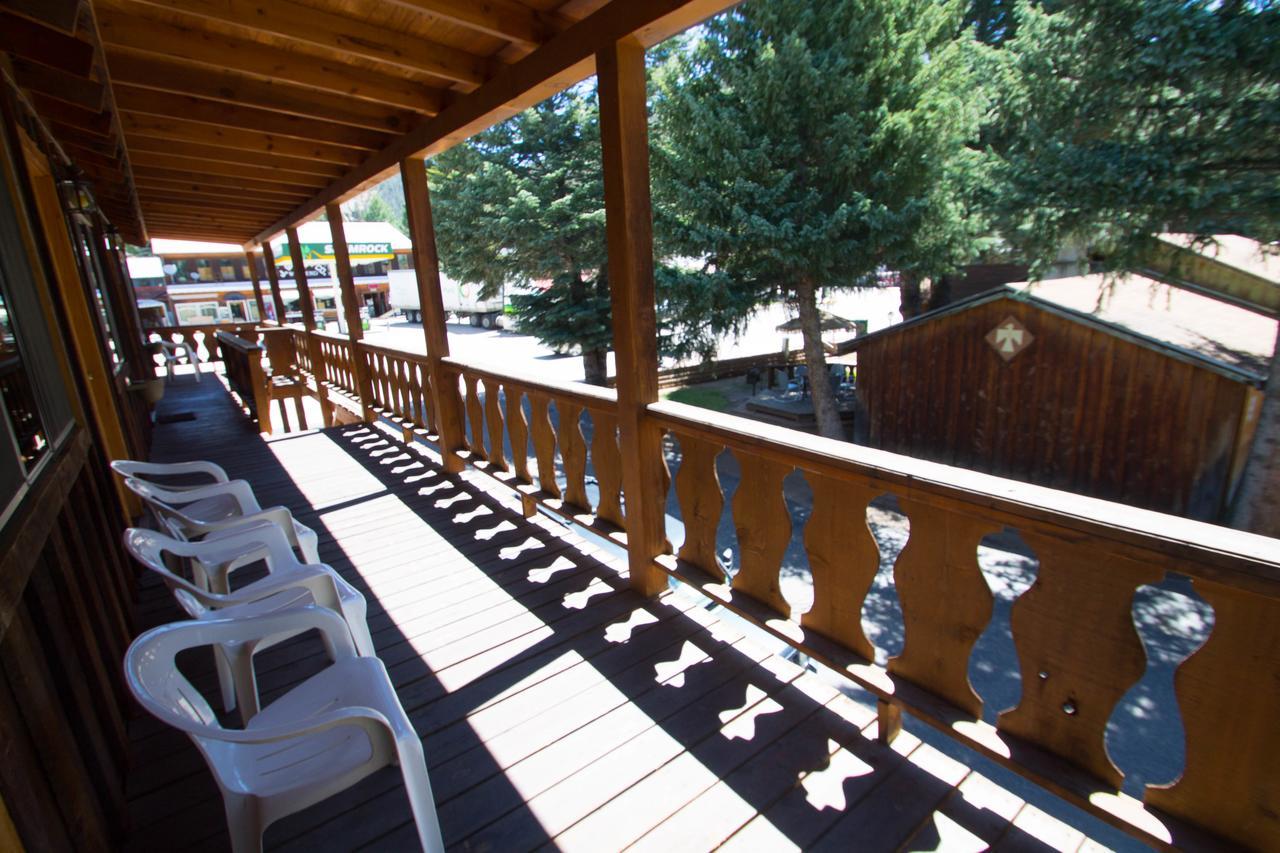 Sitzmark Sports Lodge Red River Exterior foto